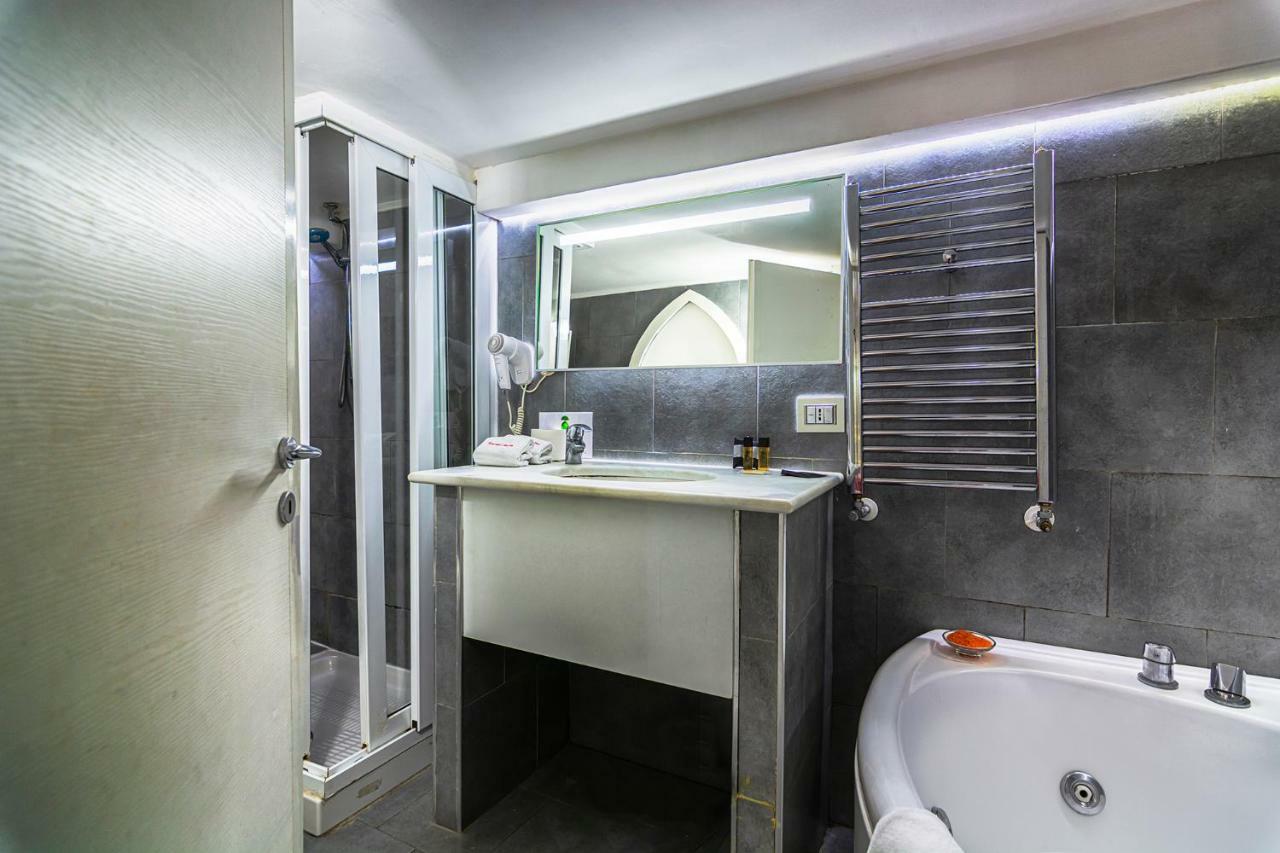 Angioini Aparthotel
