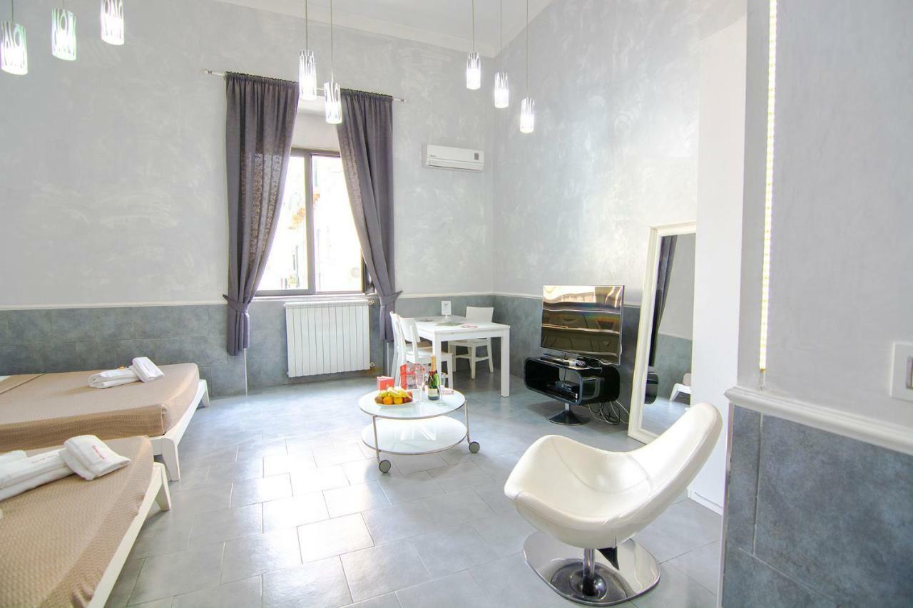 Angioini Aparthotel *